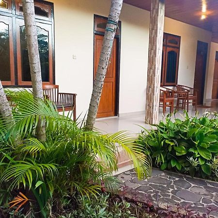 Kusnadi Hotel Легиан Экстерьер фото