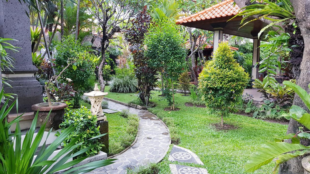 Kusnadi Hotel Легиан Экстерьер фото